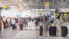 Prețul biletelor, decis de inteligența artificială! Unele companii aeriene apelează deja la această metodă